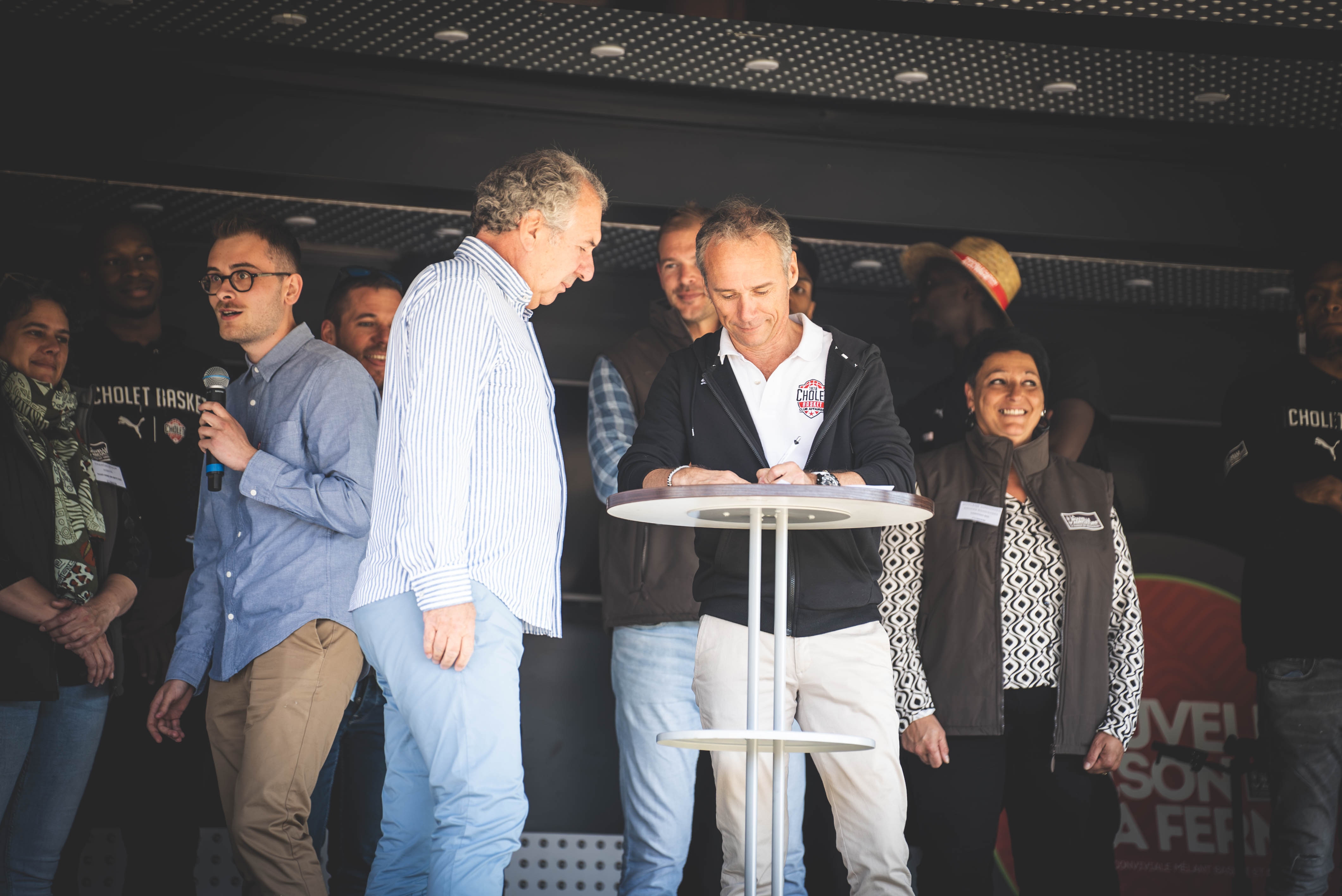 La signature du partenariat entre Cholet Basket et La Nouvelle Agriculture