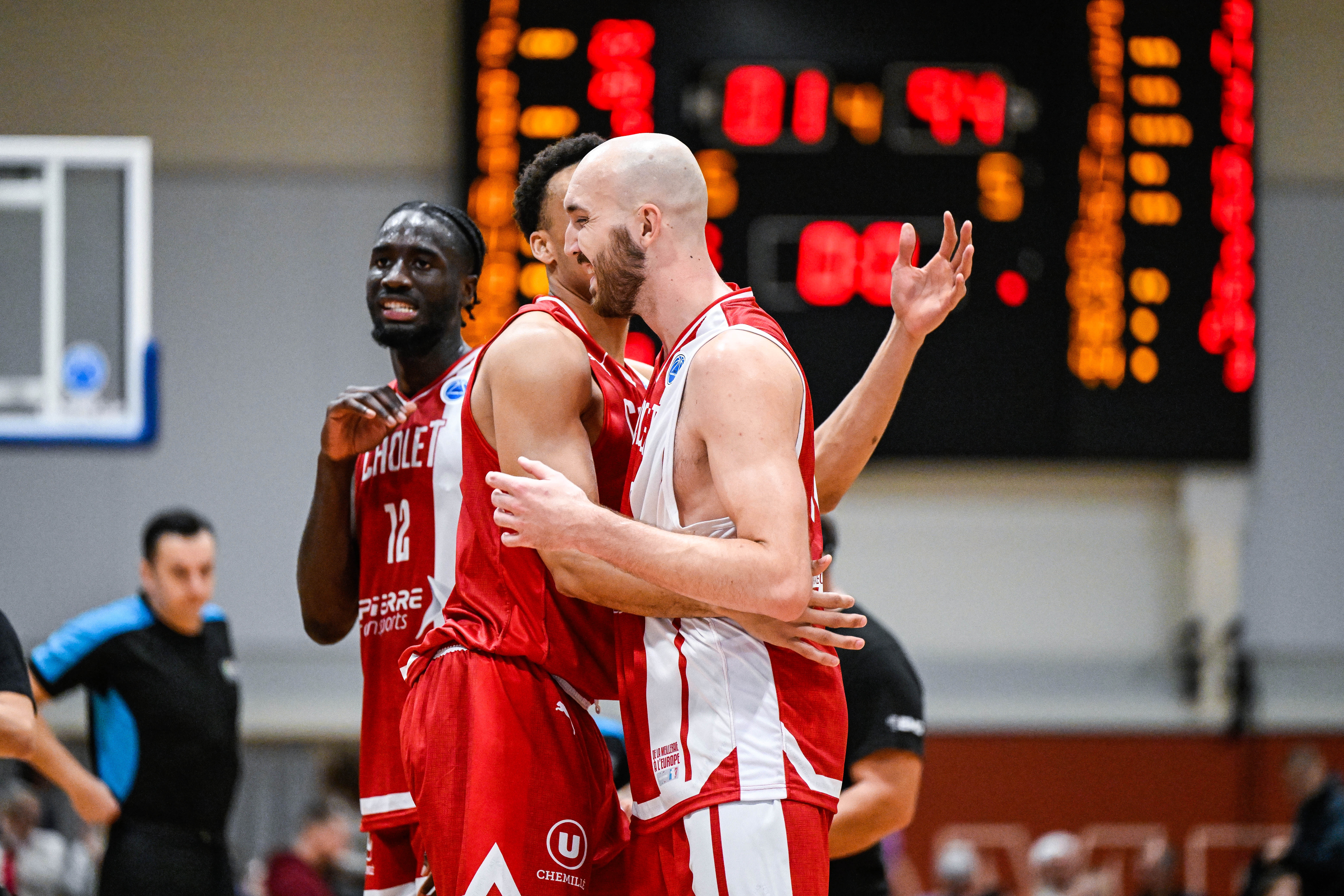 Bastien Vautier et Jamuni McNeace ©GOYVAERTS/GMAX AGENCY/FIBA