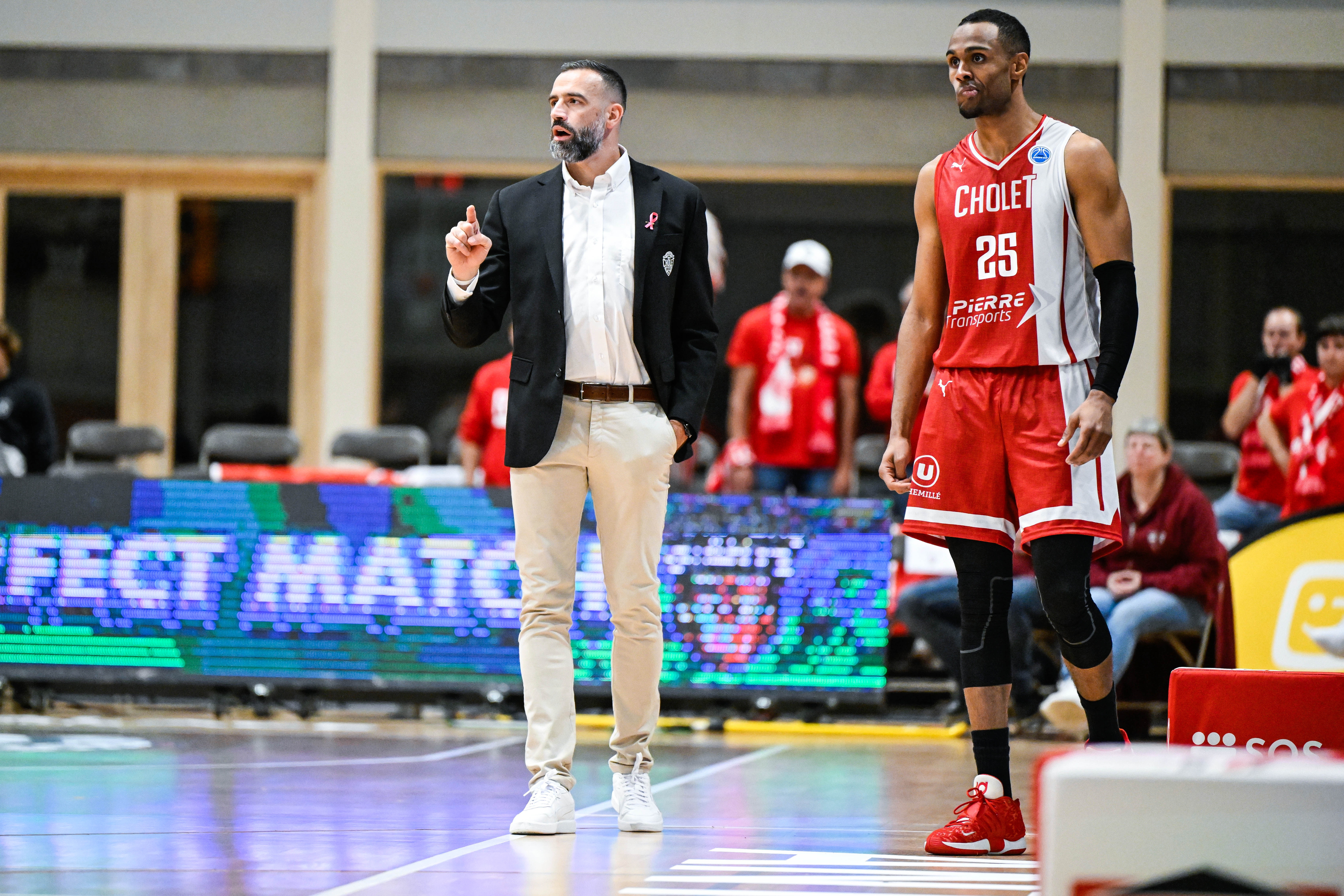 Fabrice Lefrançois et Chris-Ebou Ndow ©GOYVAERTS/GMAX AGENCY/FIBA